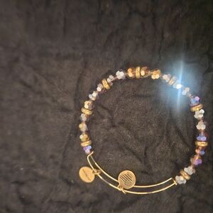 Elegant Gold Beaded Bracelet
